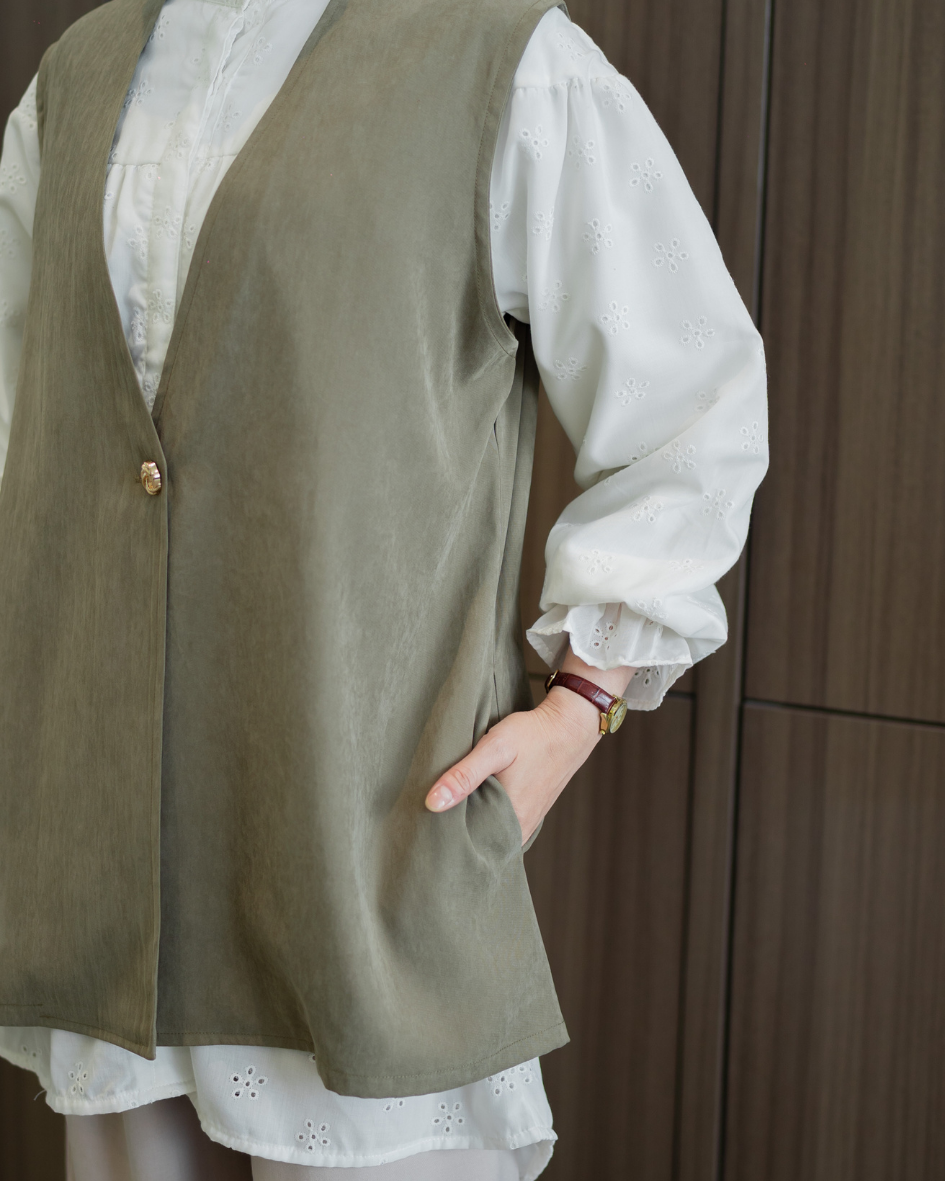Lunara Classic Vest